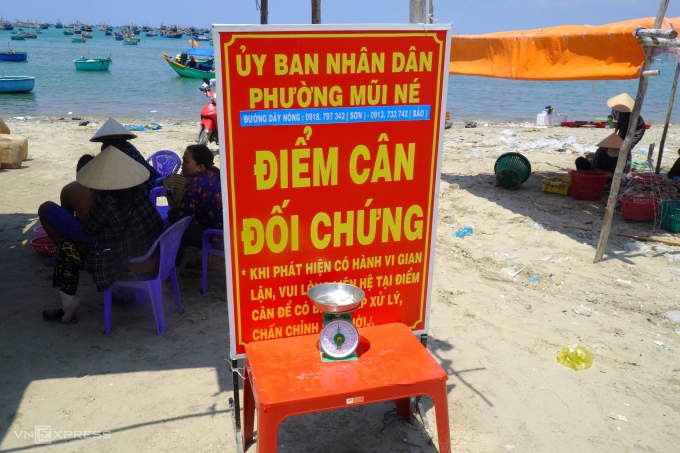 Điểm cân đối chứng ở bến hải sản làng chài Mũi Né, TP Phan Thiết. Ảnh: Việt Quốc